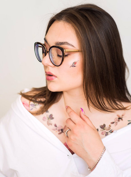 devil flowers star exclusive image