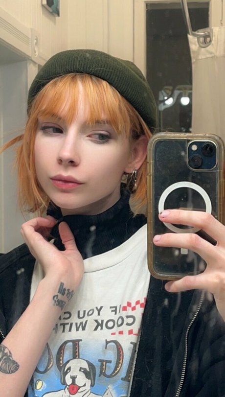 selflovemary model hot images