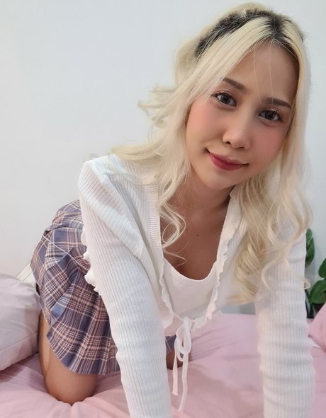 surisnow pornographic model image