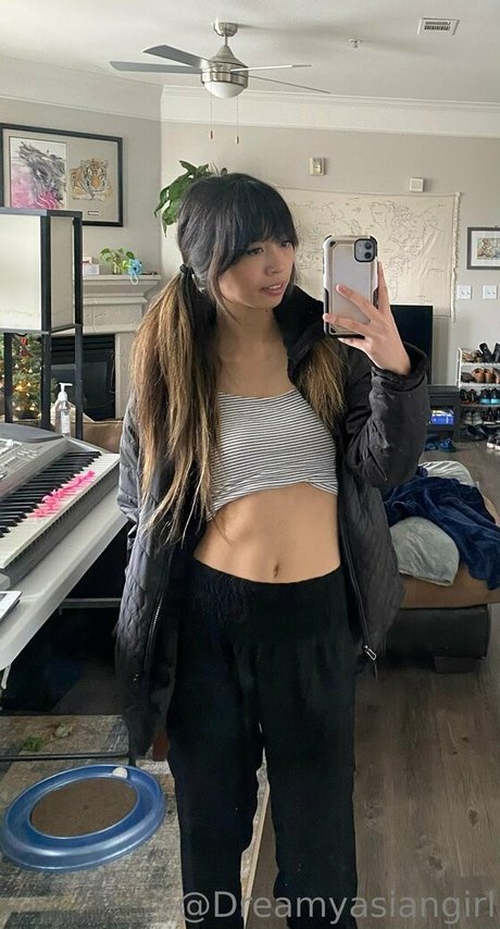 dreamyasiangirlvids naked model pictures