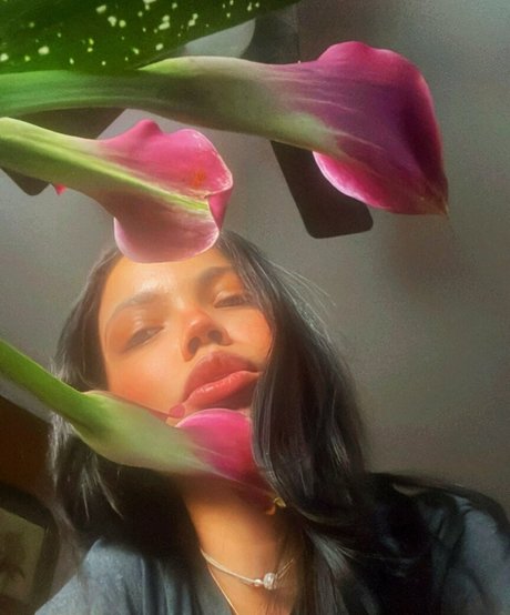 Miss Cheeks star sexy pic