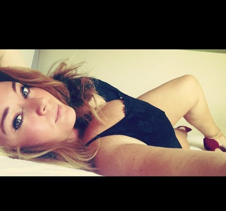 dutchcurvesinheels model naked image