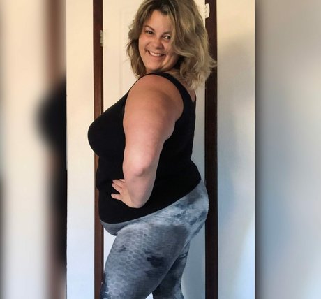 plussize andfine sexy actress photo