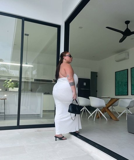 Antonia Waerea Adams star nude image