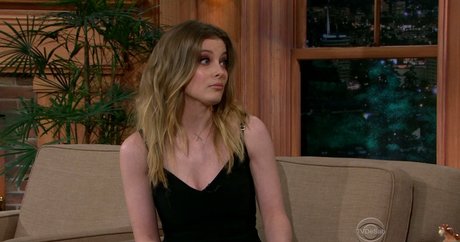 Gillian Jacobs naked actress pic