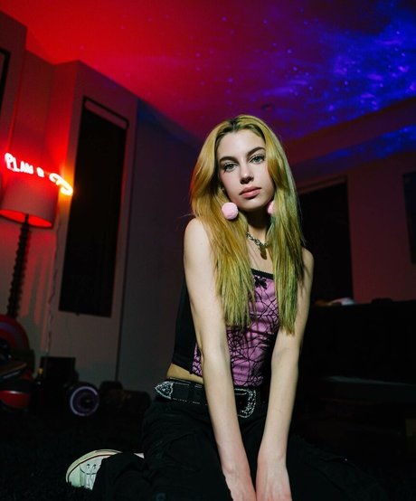 playboybarbie666 hot star image