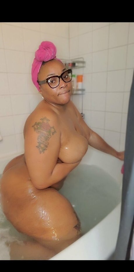 fineapple diva model nudes picture