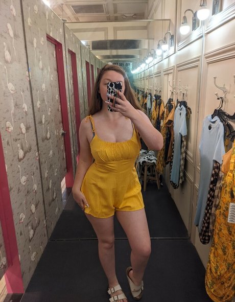 famous female onlyfans nude photos