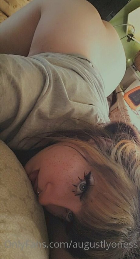 augustlyoness star top picture