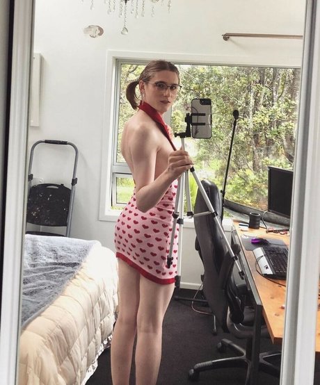 Alice In Wonder1and xxx star pics