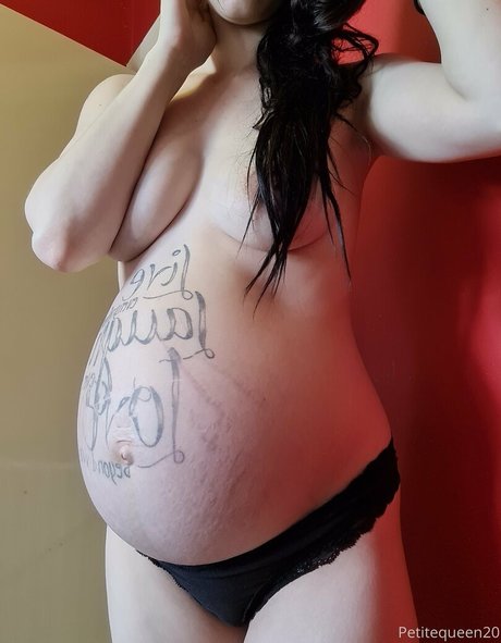 petitequeen200 model pornographic archive