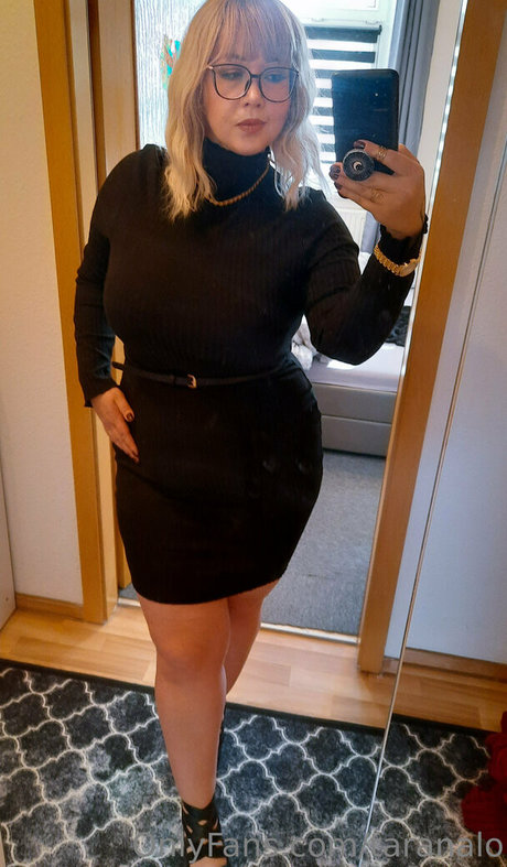 taranalo model erotic image