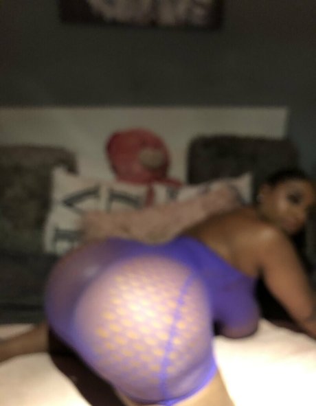 fatassbaddie model top pictures