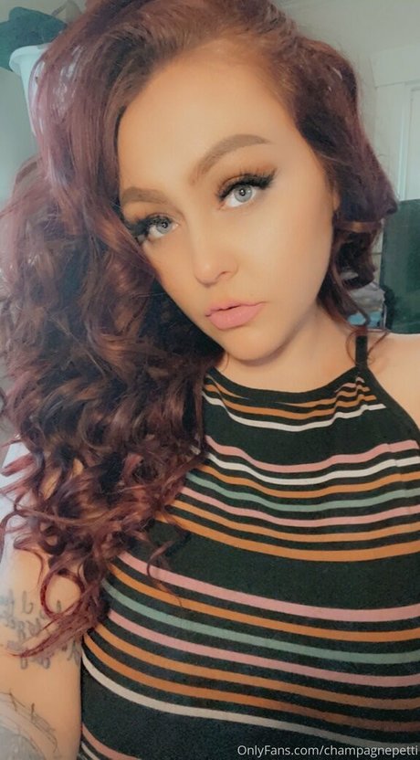 champagnepetti erotic model photo