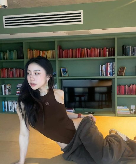 Shirliz Leee adult model images