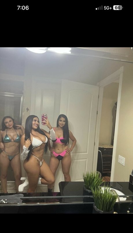 sandraaurey top star photo