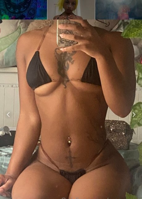 Crazyaniya naked model image