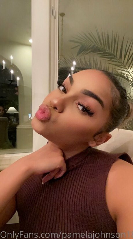 pamelajohnson18 sexy model pic