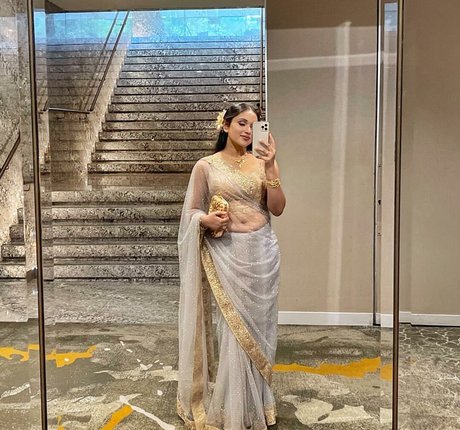 Nimesha Jayarathne top star photos