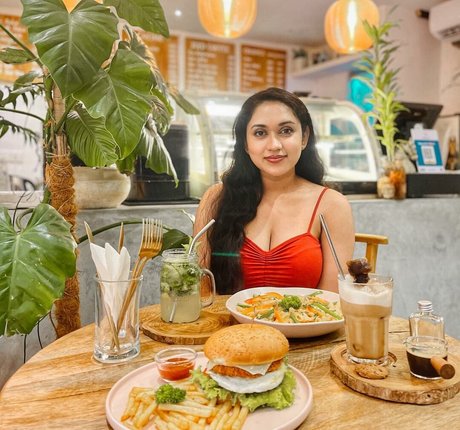 Nimesha Jayarathne star free pictures