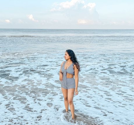 Nimesha Jayarathne perfect model img