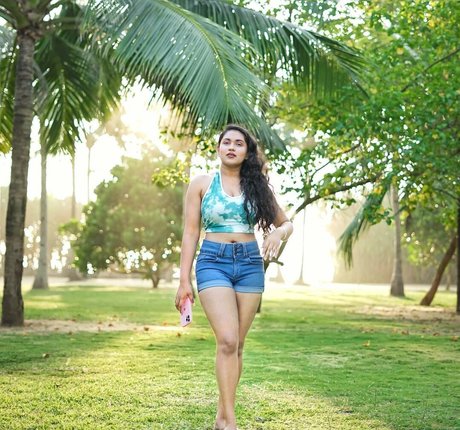 Nimesha Jayarathne hot actress pics