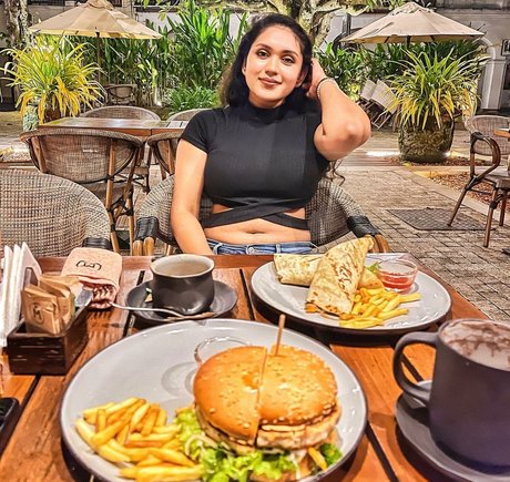 Nimesha Jayarathne nice model pics