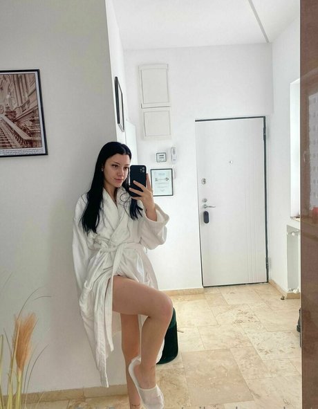 milanaknowsbest actress pic