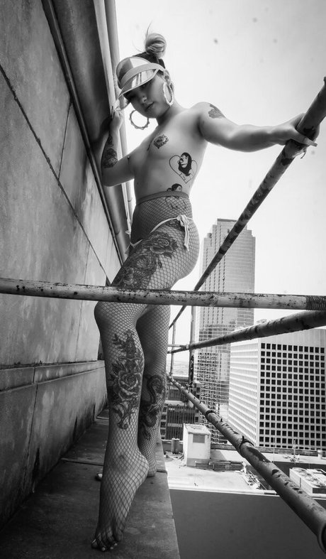 dumbasspisces model sexy galleries