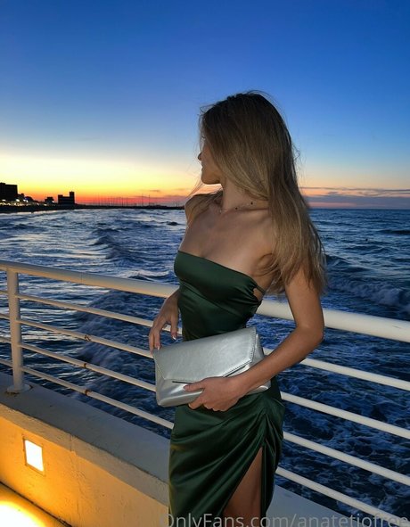 anatetiofree model nude pic