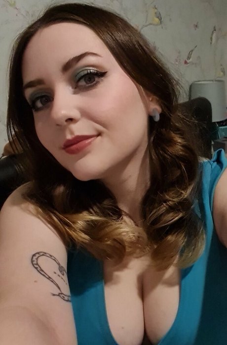 Chloe Holt star archive