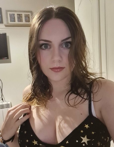 Chloe Holt star nude galleries