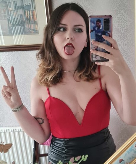 Chloe Holt nude pornstar img