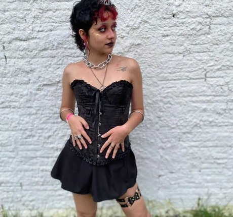 Aurwrayag model best pictures