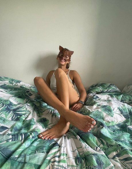 lilfragilefeet nude model photo