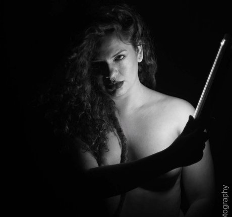 Erika Mahya best actress pics