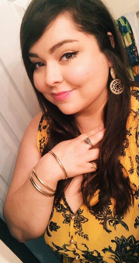 lilycupcakes model nice pics