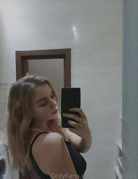 flora belll model adult photo