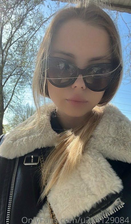 flora belll nudes model picture