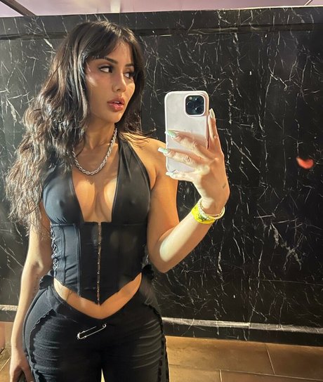 Snaxychann model beautiful picture