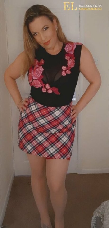 Maisie Lewis star perfect galleries