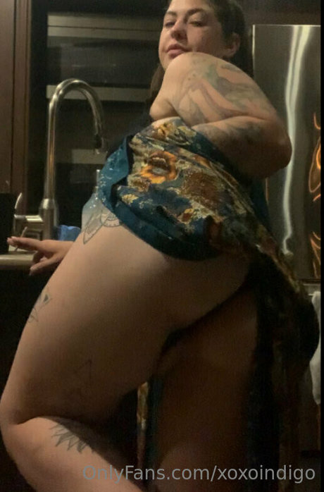 xoxoindigo model top img