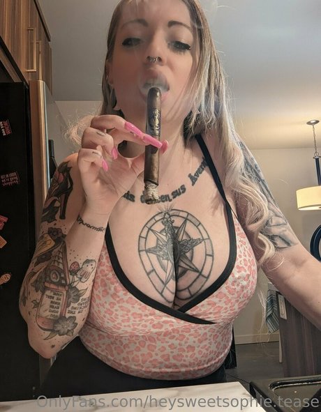 heysweetsophie tease beautiful model image