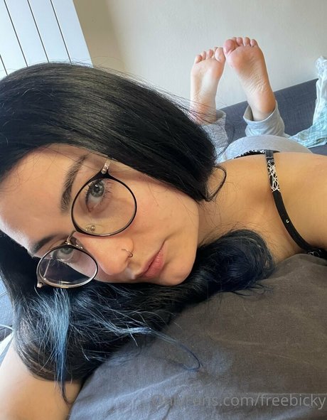 freebicky model erotic image