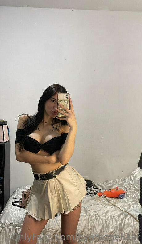 byantonellaar nudes model pic