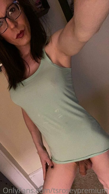 tsroseypremium naked model img