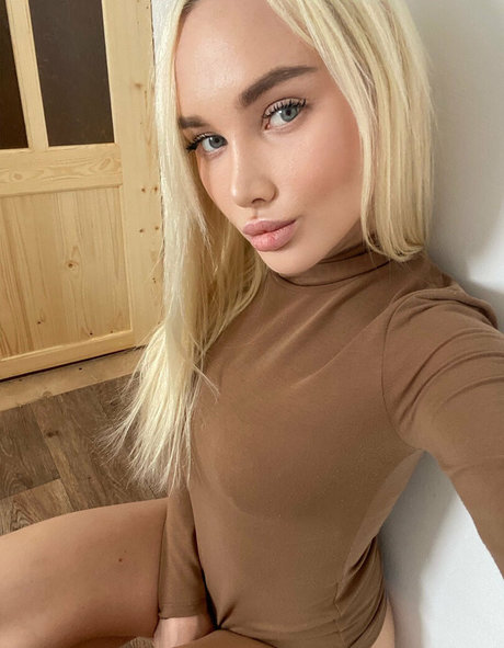 Anny angel sexy model img