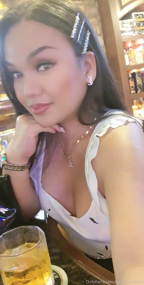 amyamorevip hot model images