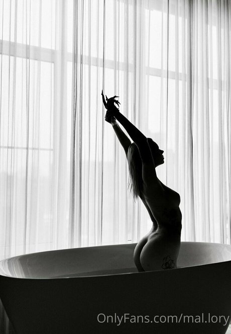 mal lory naked actress picture