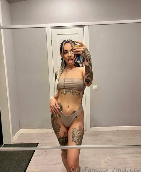 mal lory model art img